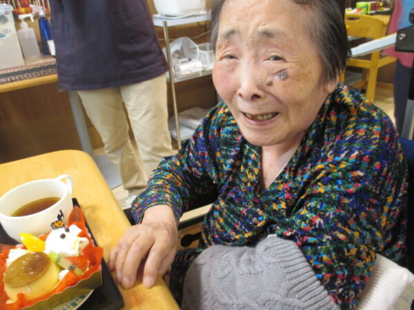 IMG 0017 600x450 - ユニット行事　誕生日会とおやつのバイキング🎃✨✨