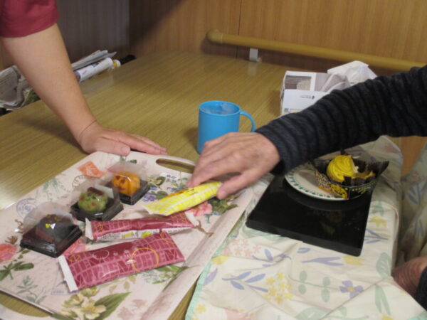 IMG 0037 600x450 - ユニット行事　誕生日会とおやつのバイキング🎃✨✨