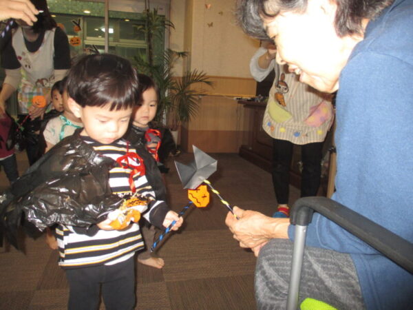 IMG 0002 600x450 - 園児とハロウィン🎃🍬🍭✨