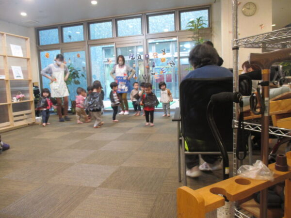 IMG 0030 600x450 - 園児とハロウィン🎃🍬🍭✨