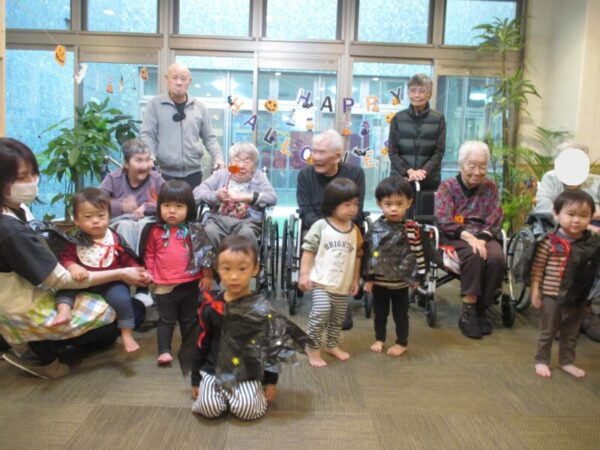 IMG 0046 2 600x450 - 園児とハロウィン🎃🍬🍭✨