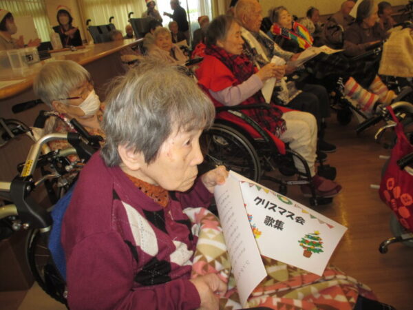 IMG 0002 600x450 - 津の街＆津ケアホーム合同クリスマス会🎄🎅⛄✨