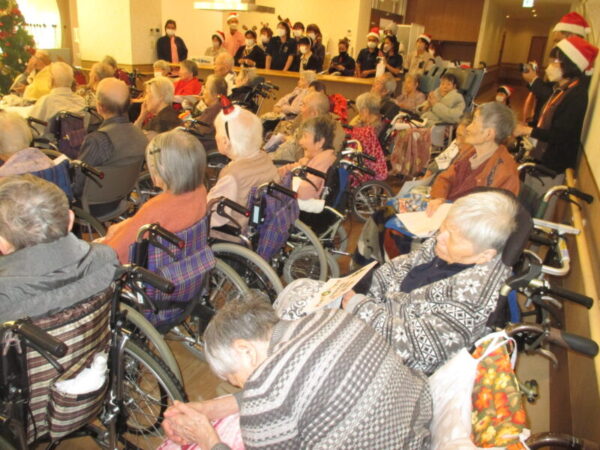 IMG 0015 600x450 - 津の街＆津ケアホーム合同クリスマス会🎄🎅⛄✨