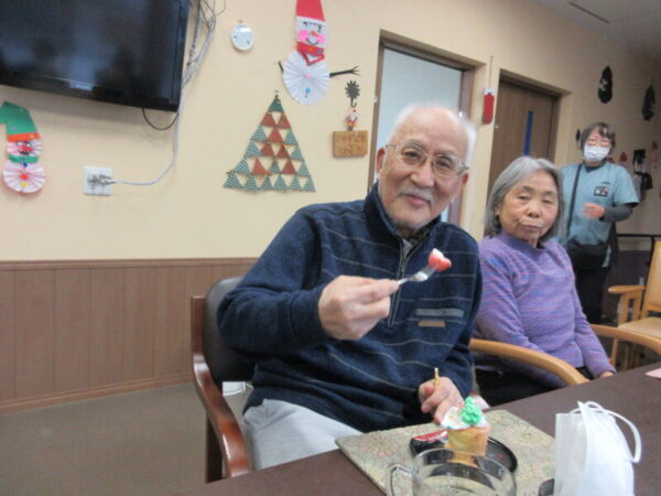 【季節行事】クリスマス会&忘年会② IMG 8668 600x450 - 【季節行事】クリスマス会&忘年会②