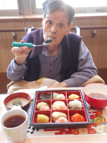 DSCN0541 450x600 - 新年２０２４年おせち🎍多床室