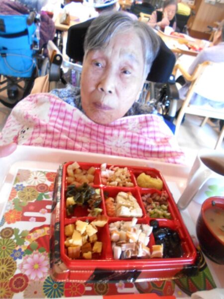 DSCN0548 450x600 - 新年２０２４年おせち🎍多床室
