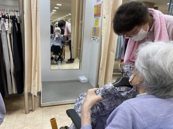 S  187867168 600x450 - お買い物に行ってきました～👗✨