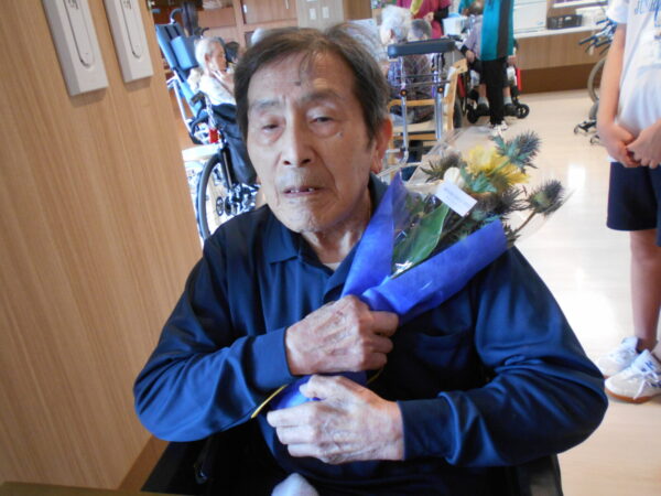 DSCN4088 1 600x450 - 多床室敬老会💐/　ユニット運動会👟