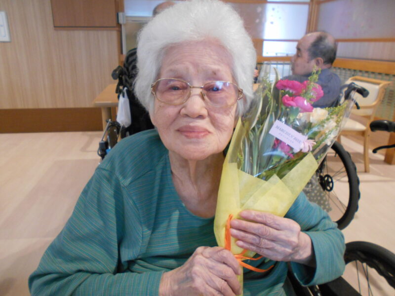 DSCN4093 1 800x600 - 多床室敬老会💐/　ユニット運動会👟