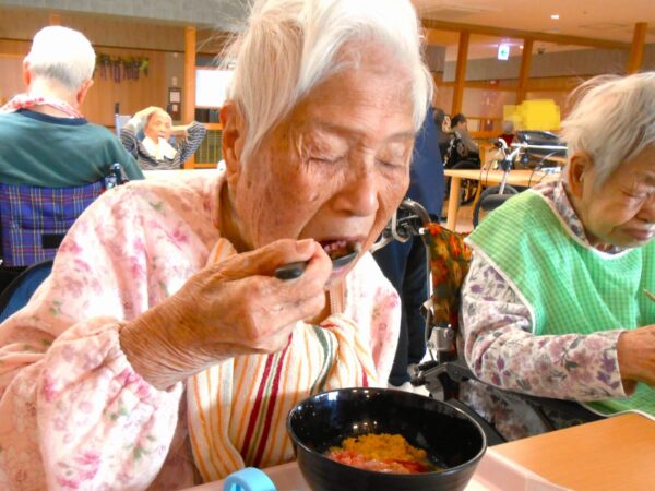 DSCN0988 600x450 - ２月行事食　海鮮丼🦐🍚