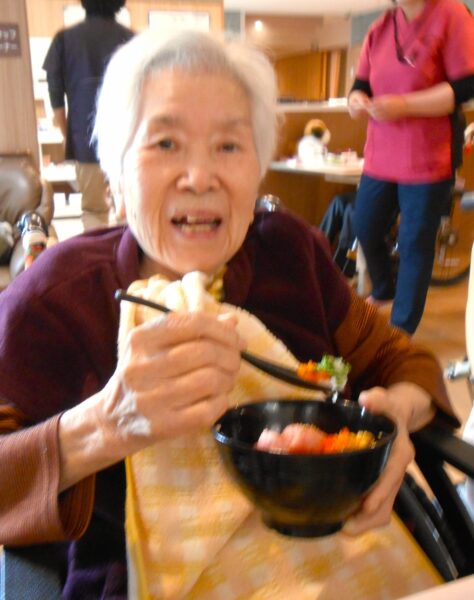 DSCN0992 474x600 - ２月行事食　海鮮丼🦐🍚