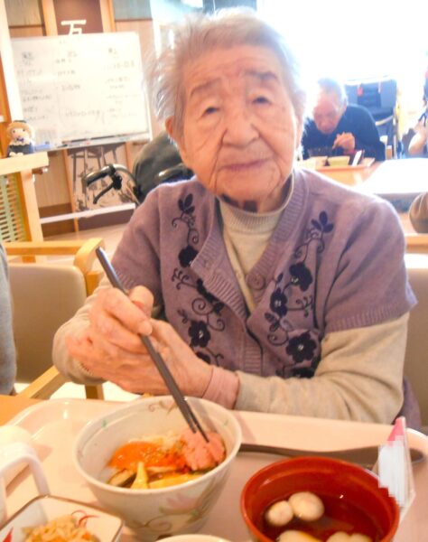 DSCN1001 474x600 - ２月行事食　海鮮丼🦐🍚