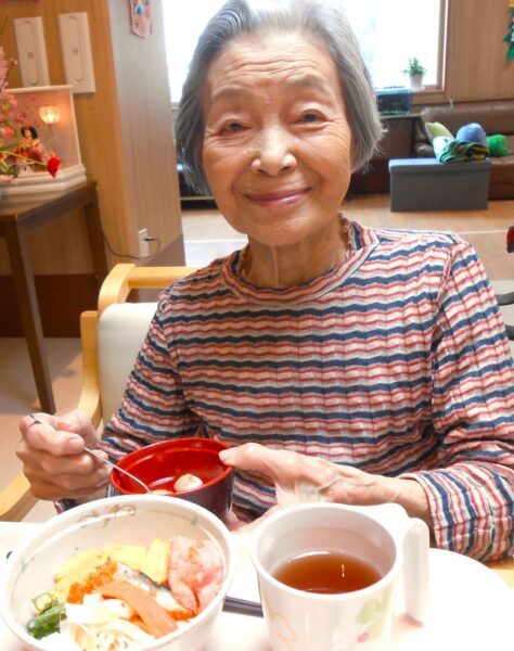 DSCN1003 474x600 - ２月行事食　海鮮丼🦐🍚
