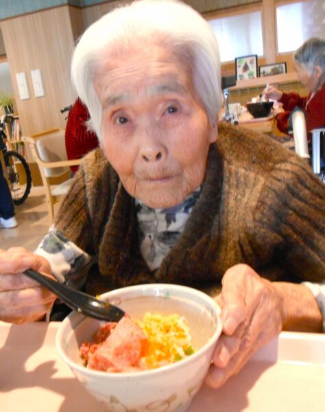 DSCN1016 474x600 - ２月行事食　海鮮丼🦐🍚