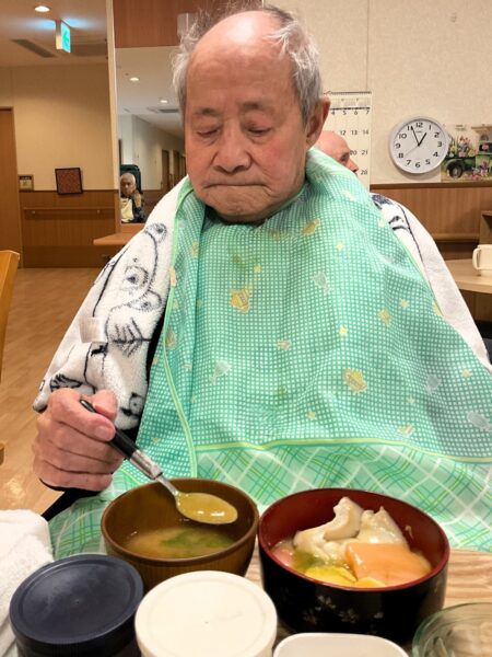 IMG 0216 450x600 - ２月の行事食『　海鮮丼　』