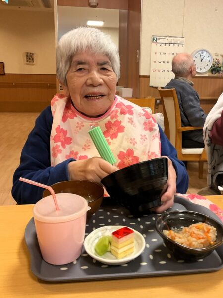 IMG 0219 450x600 - ２月の行事食『　海鮮丼　』