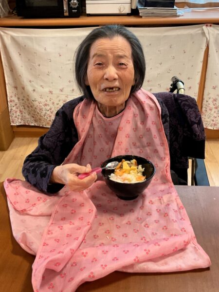 IMG 0403 450x600 - ２月の行事食『　海鮮丼　』