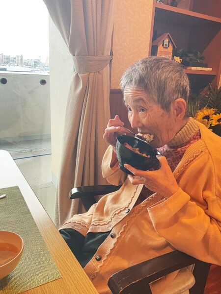 IMG 0607 450x600 - ２月の行事食『　海鮮丼　』