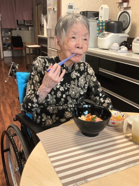 IMG 0609 450x600 - ２月の行事食『　海鮮丼　』
