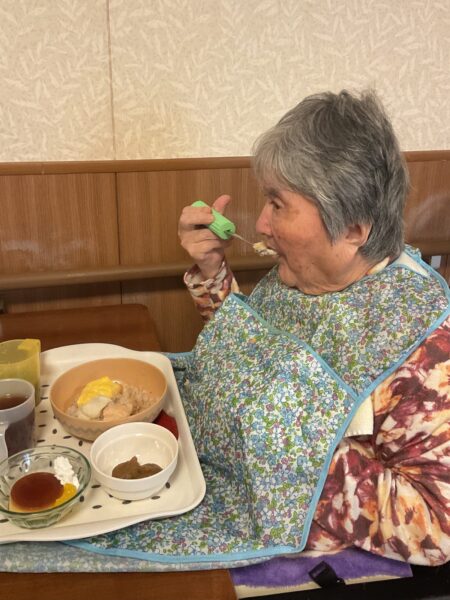 IMG 0610 450x600 - ２月の行事食『　海鮮丼　』