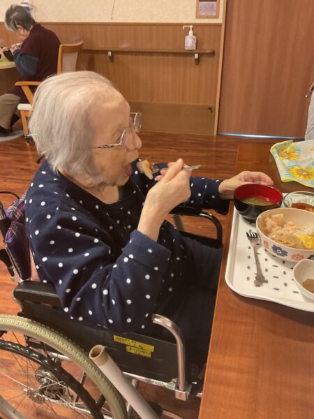 IMG 0611 450x600 - ２月の行事食『　海鮮丼　』