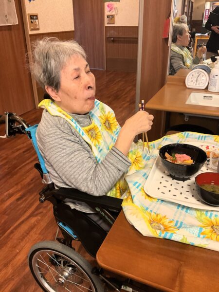 IMG 0612 450x600 - ２月の行事食『　海鮮丼　』