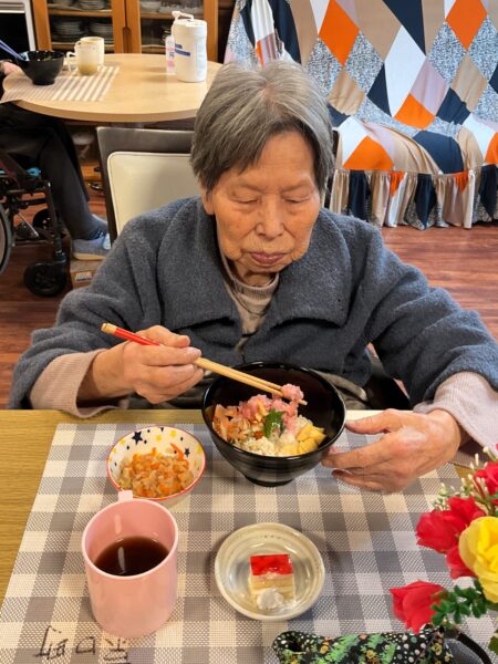 IMG 0771 450x600 - ２月の行事食『　海鮮丼　』