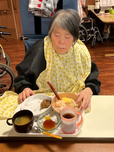 IMG 0786 450x600 - ２月の行事食『　海鮮丼　』