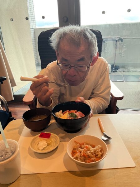 IMG 0792 450x600 - ２月の行事食『　海鮮丼　』