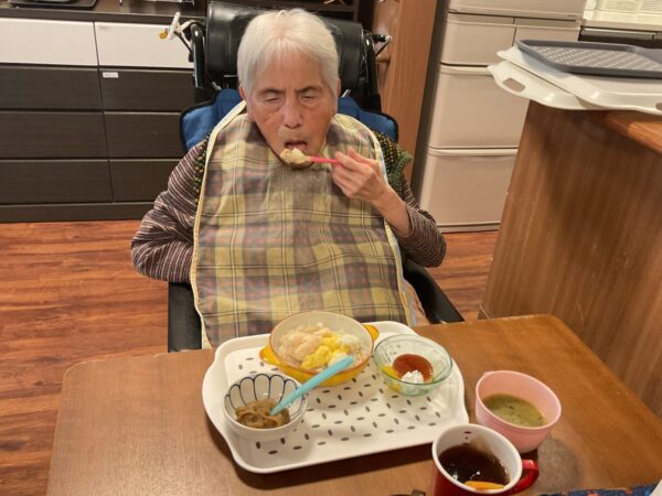 IMG 0796 600x450 - ２月の行事食『　海鮮丼　』
