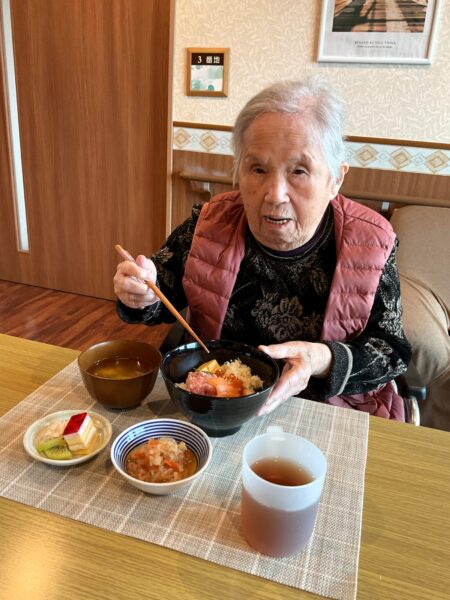 IMG 0965 450x600 - ２月の行事食『　海鮮丼　』