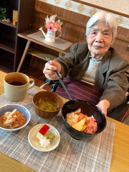 IMG 0967 450x600 - ２月の行事食『　海鮮丼　』