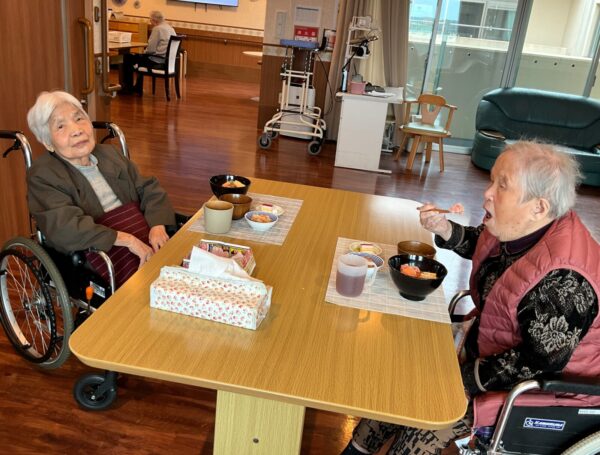 IMG 0968 600x455 - ２月の行事食『　海鮮丼　』