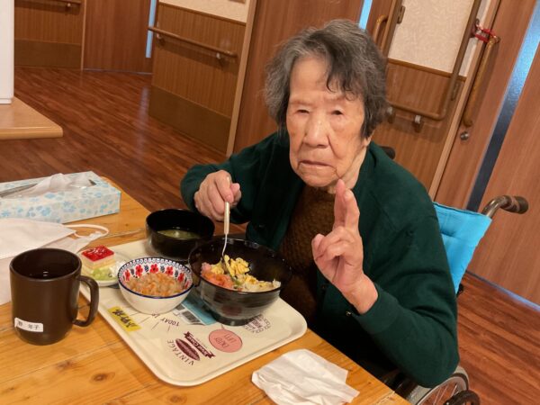 IMG 0969 600x450 - ２月の行事食『　海鮮丼　』