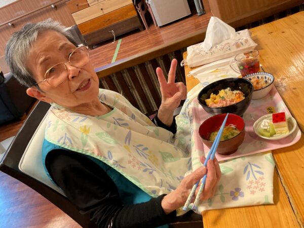 IMG 0970 600x450 - ２月の行事食『　海鮮丼　』