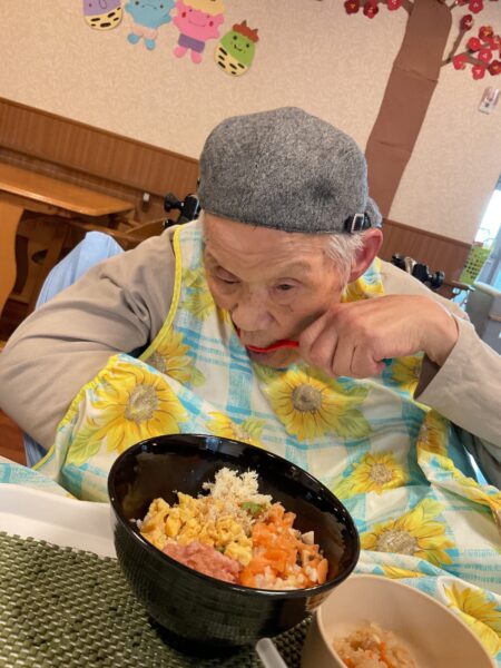 IMG 0987 450x600 - ２月の行事食『　海鮮丼　』