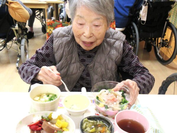 IMG 0910 600x450 - ユニット行事　ひな祭り🎎(^&omega;^)