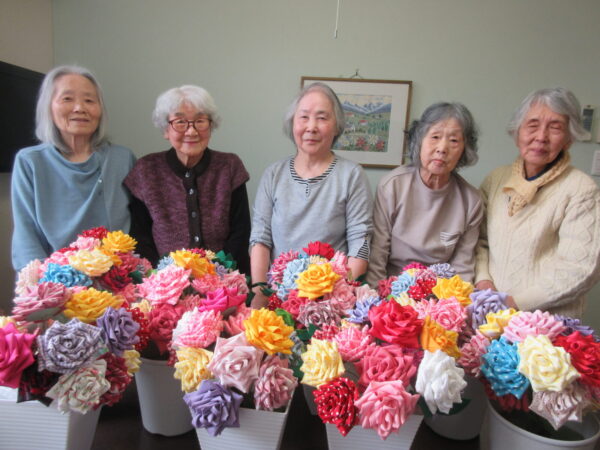 IMG 5859 600x450 - 【季節行事】小学校の卒業式に布花を贈りました。