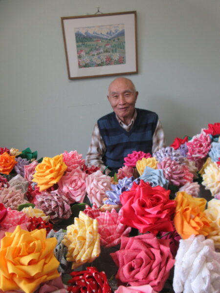 IMG 5865 450x600 - 【季節行事】小学校の卒業式に布花を贈りました。