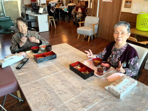 IMG 0110 600x450 - ４月行事食『春の松花堂弁当』🍱✨