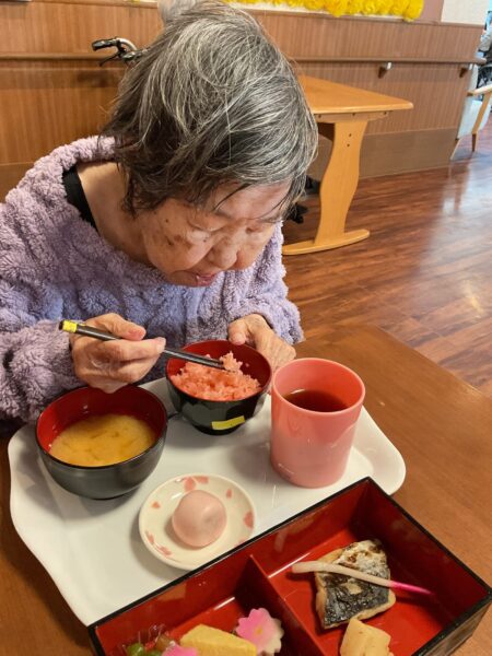 IMG 0125 450x600 - ４月行事食『春の松花堂弁当』🍱✨