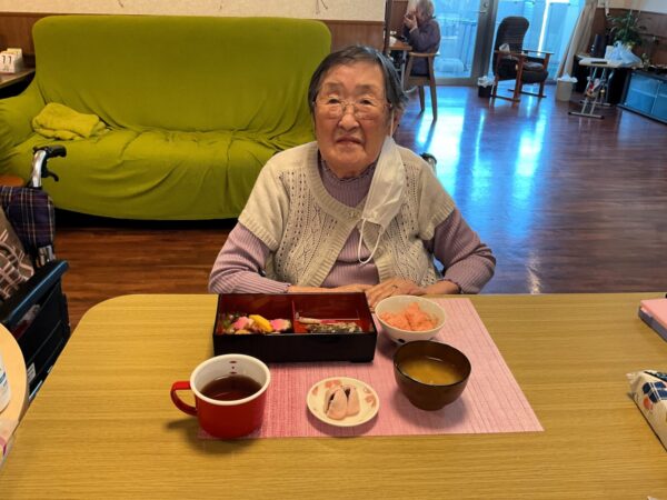 IMG 01271 600x450 - ４月行事食『春の松花堂弁当』🍱✨