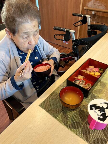 IMG 0139 450x600 - ４月行事食『春の松花堂弁当』🍱✨