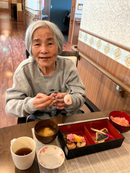 IMG 0143 450x600 - ４月行事食『春の松花堂弁当』🍱✨