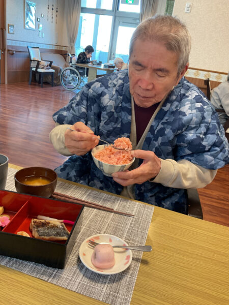 IMG 0148 450x600 - ４月行事食『春の松花堂弁当』🍱✨