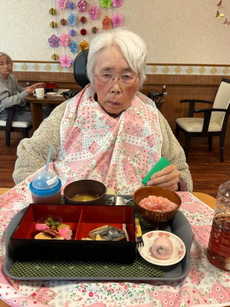 IMG 0154 450x600 - ４月行事食『春の松花堂弁当』🍱✨
