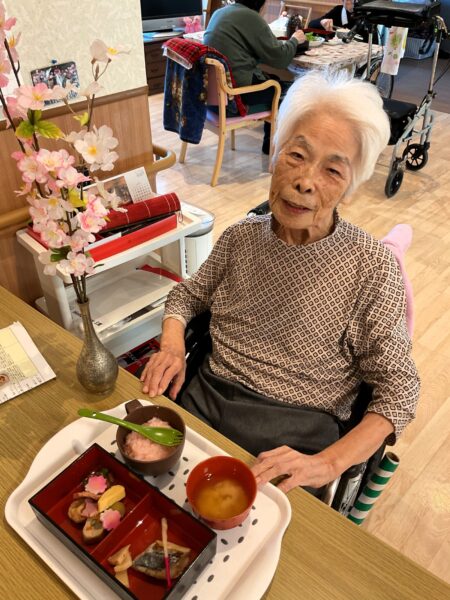 IMG 0392 450x600 - ４月行事食『春の松花堂弁当』🍱✨