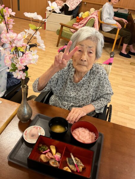 IMG 0394 454x600 - ４月行事食『春の松花堂弁当』🍱✨