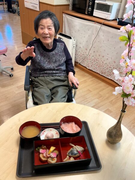 IMG 0400 450x600 - ４月行事食『春の松花堂弁当』🍱✨