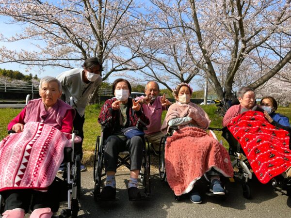 IMG 0408 1 600x450 - ４月　お花見に行ってきました🌸